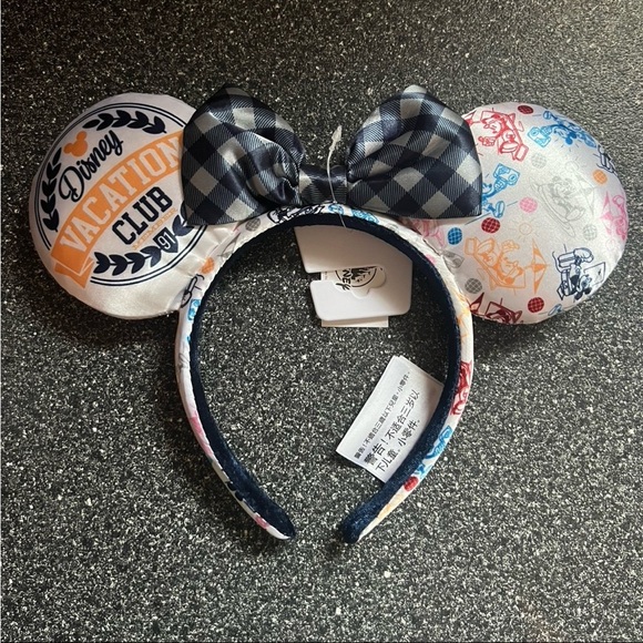 Disney Accessories - Disney Vacation Club Minnie Ears